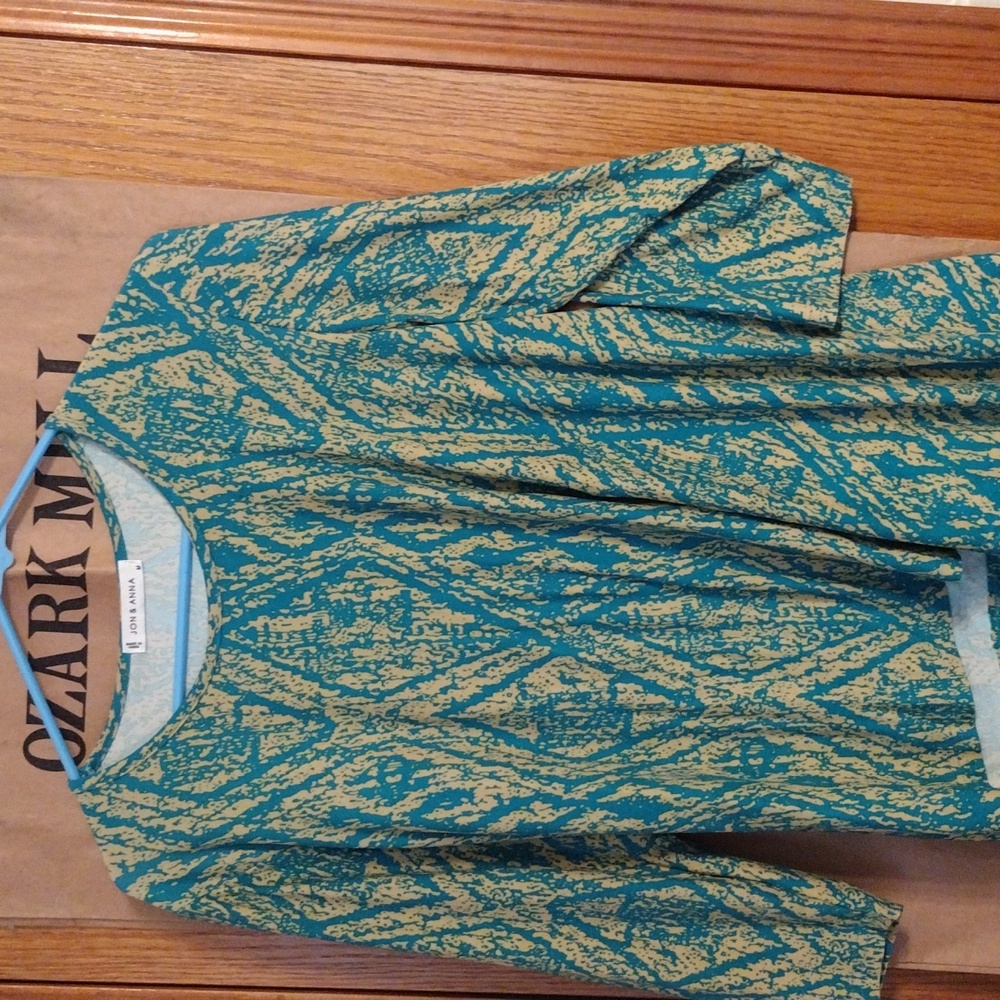 3/4 sleeve shirt